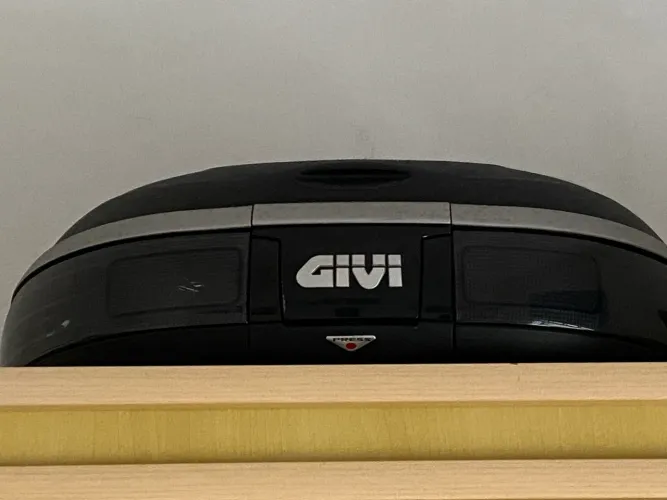 Baú Givi