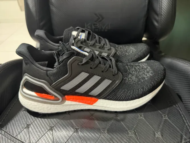 Tênis Adidas Ultraboost 20 NASA - tamanho 43