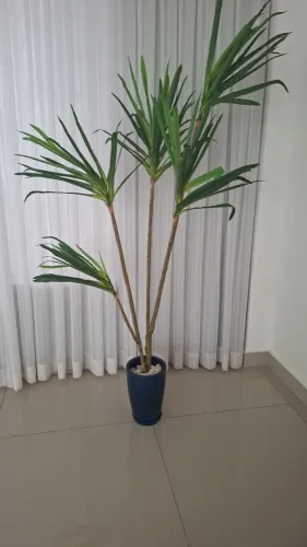 Vaso com planta artificial