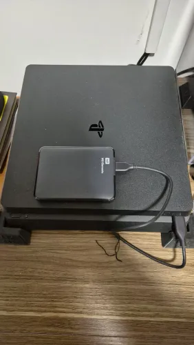 ?PS4 500GB + HD Externo 1TB (Total 1.5TB) + 1 Controle + Acessórios + 11 Jogos