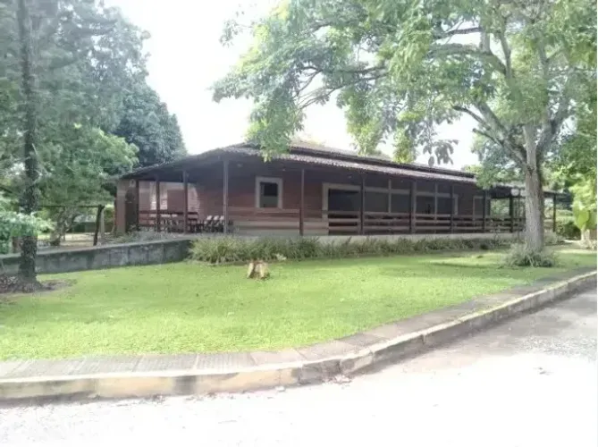 Casa em Aldeia dos Camarás - Camaragibe-PE com 360m² e 3 quartos