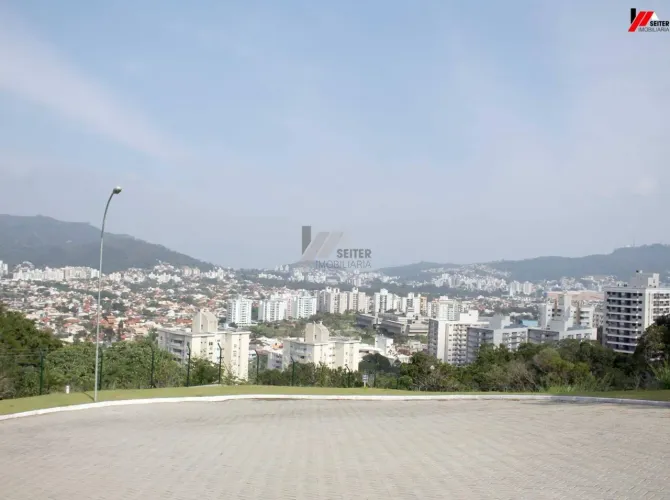 Terreno a venda no bairro Itacorubi com localização alto padrão