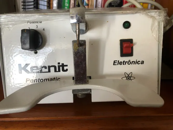 Máquina de solda a ponto , pontomatic da Kernit.