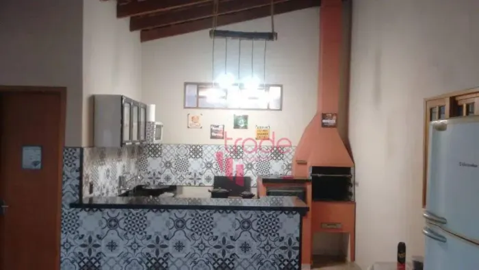 Chácara à Venda de 03 Quartos no Bairro Jardim Ouro Branco em Ribeirão Preto com Piscina.