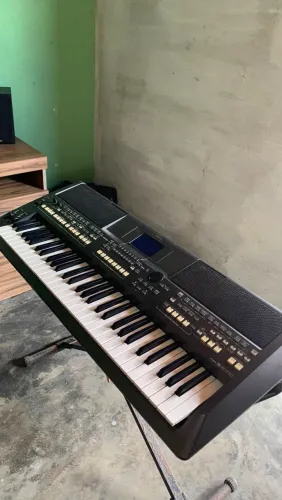 Teclado Yamaha psr s670