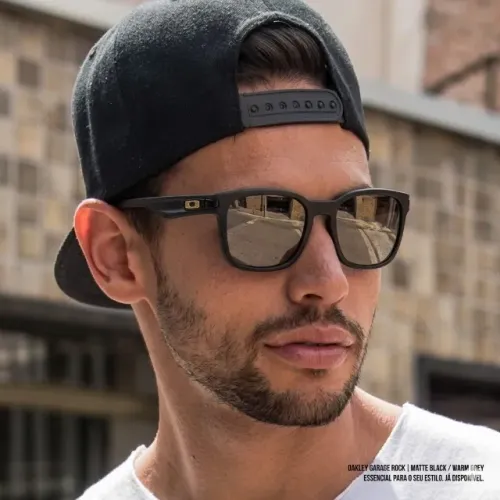 Óculos de sol Oakley Garage Rock Matte Black / Warm Grey Usado