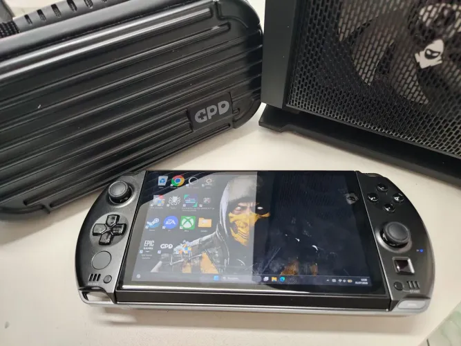 GPD WIN 4 7840U