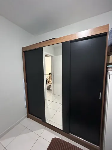 Guarda roupa semi novo