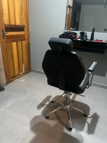 Cadeira para barbearia, hidráulica e reclinável