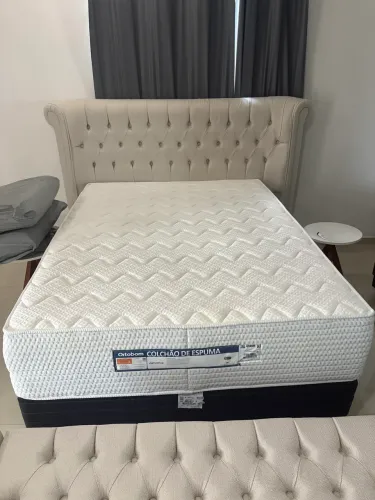 Cabeceira moderna com 4 meses de uso