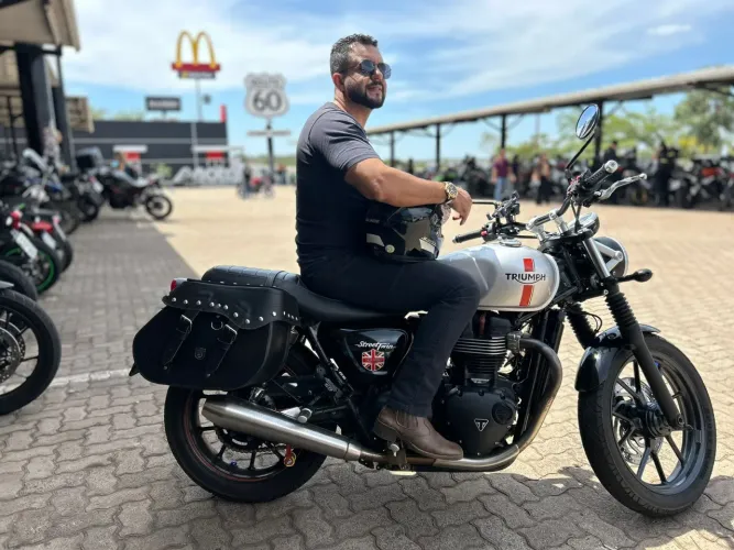900 cc Triumph street twin - urgente