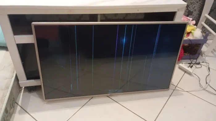 Tv LG 43 polegadas retirar peças