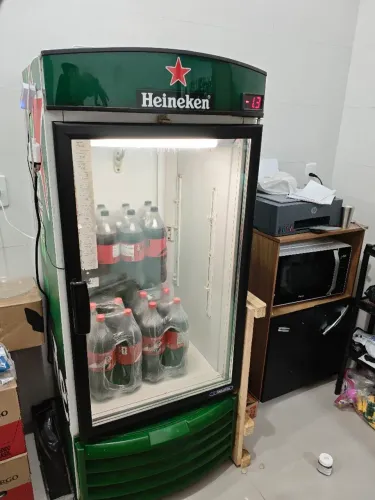 Vendo cervejeira 290 litros funcionando perfeitamente.