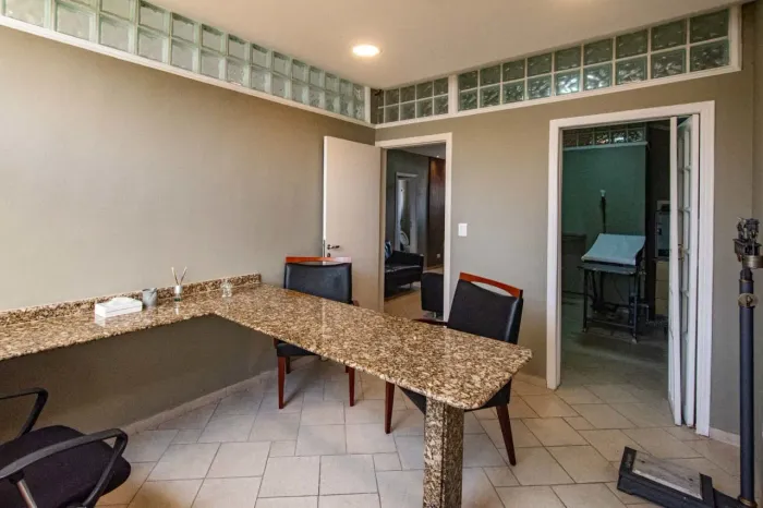 Sala comercial na Avenida Pacaembu, 746 - Conjunto 81  60 m²