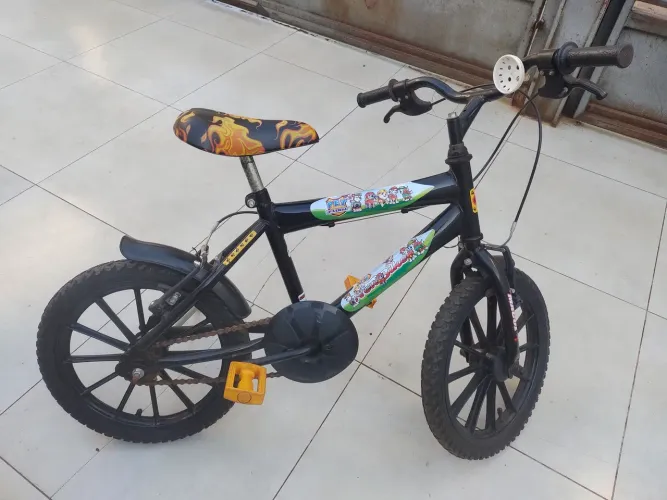 Bicicleta infantil aro 16 em bom estado. Freio funcionando, pneus bons e pronta pra uso