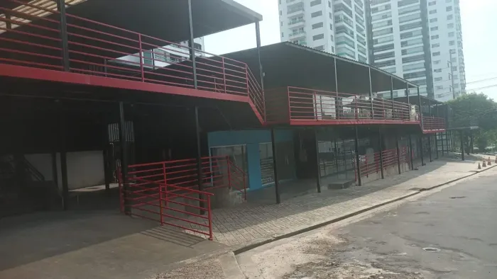 Loja e Sala na região do Adrianópolis, ótima qualidade! cliente de alto padrão na região