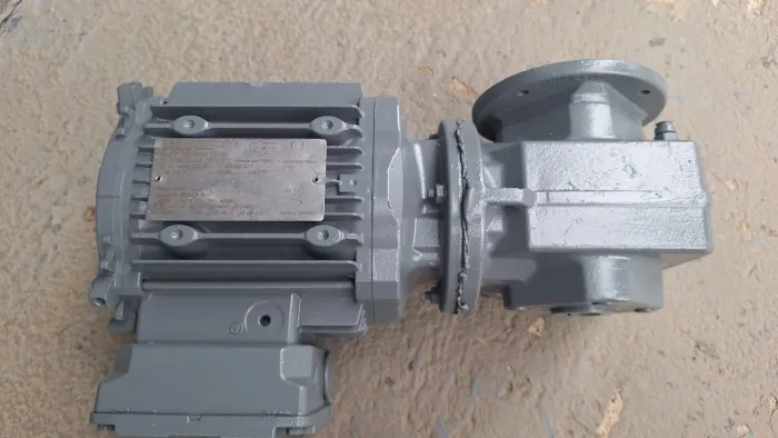 Motoredutor trifásico 0.5 cv redução 1/43. Rotação: 39 voltas.
