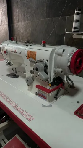 Máquina de Costura Zigzag 2 e 3 Pontos Industrial MARCA: SUN SPECIAL SEMI NOVA