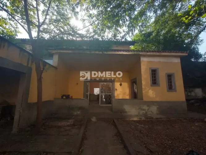 CASA DE 6 QUARTOS NA FREGUESIA - LOCALIZAÇÃO PRIVILEGIADA