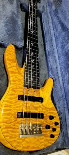 Baixo Yamaha TRB JP2 ( vem que tem negócio)