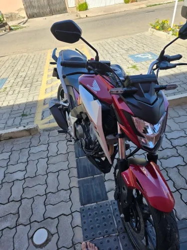 CB 300F ESTADO DE NOVA