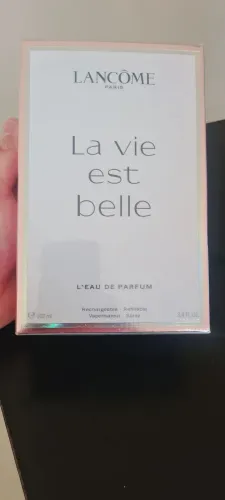 Perfume la Vie Est belle