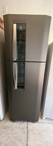 Geladeira Electrolux 382 litros frost free plotado em inox