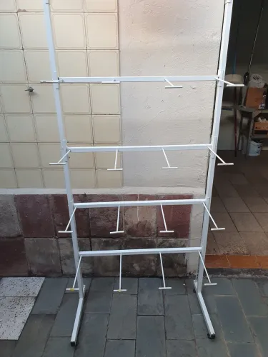 VENDO EXPOSITOR DE SANDÁLIAS