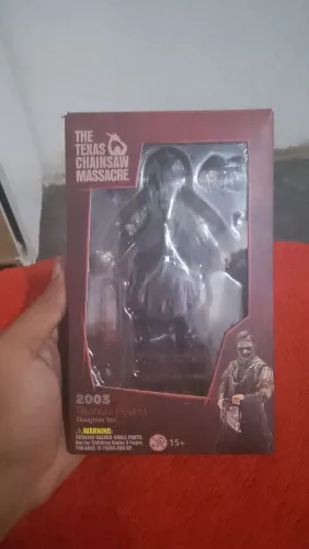 Boneco leatherface versão de 2003