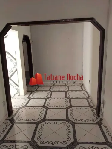 Alugo excelente casa em rua pública no bairro Feira VII (Tomba)
