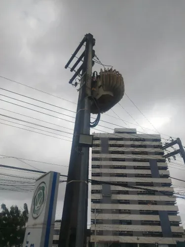 Transformador de 150KVA, cabos de 185mm, 75mm, 35mm e neutro de 120mm diuntores,poste,...