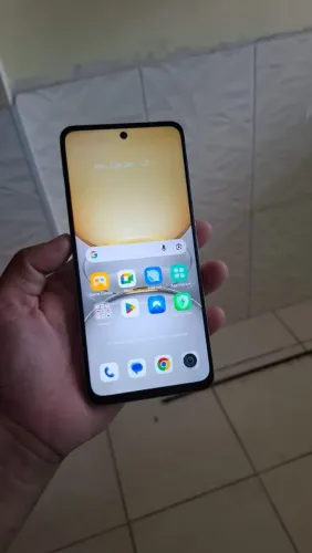Realme C75 resistente a água 
