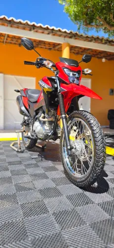 Moto bem novinha! 