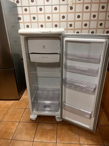 Geladeira 220 V