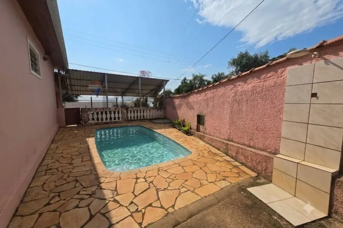 RANCHO COM PISCINA E AREA DE LAZER NO RIO BONITO - BOTUCATU/SP