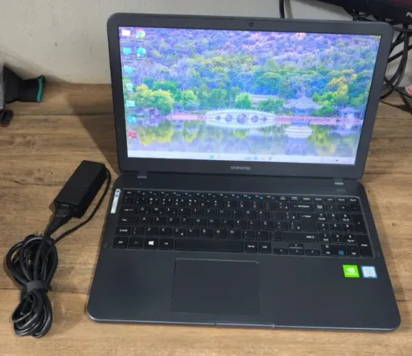 Notebook Samsung i5 8a Ger / 8 GB Ram / 256 GB SsD / 1:30 Hrs Bateria /2 GB Placa de Vídeo