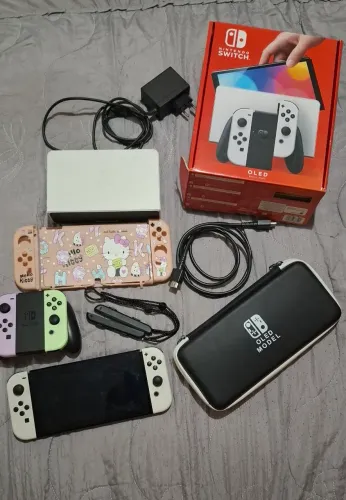 Nintendo Switch OLED usado, em bom estado e funcionando perfeitamente