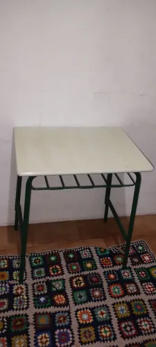 Mesa estilo escolar