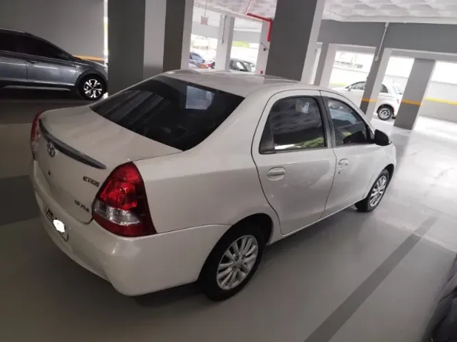 Toyota Etios XLS Sedan 1.5 Flex 16V 4P Mec. 2015