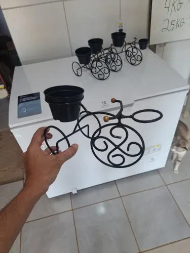 icicletinha decorativa suporte para vasos, feita artesanalmente em vergalhão