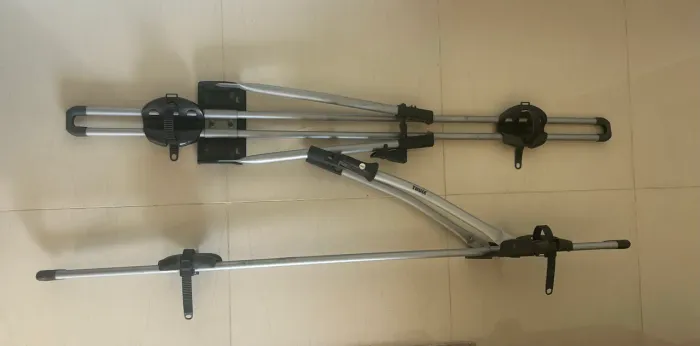 Suporte De Bicicleta Para Teto (par) Calha Thule Freeride 532 Cor cinza