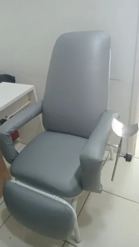 Cadeira de coleta com braço de apoio