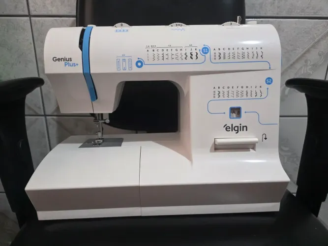Máquina de Costura Genius Plus JX-4035 Elgin