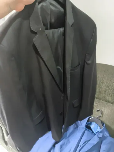 Vendo 2 ternos slim usado poucas vezes por 1mil reais.