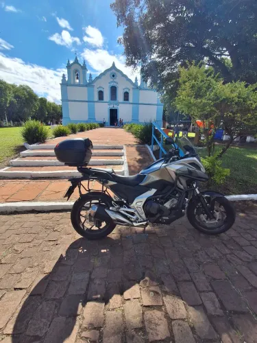 Nc 750 dct automática 2025 com protetor de motor baú givi baús laterais