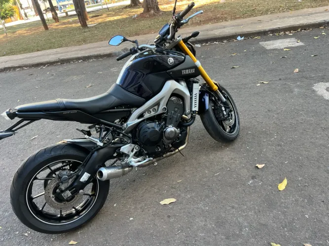 MT 09 Roxa Muito conservada