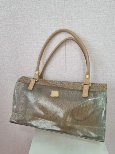 Bolsa Monica Sanches em verniz e couro bege