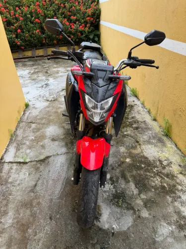 Vendo moto em perfeito estado quitada com documentação toda paga. Valor 22 mil