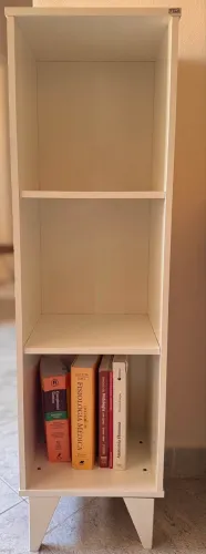 Estante Livreiro - Branca com Pés Retrô