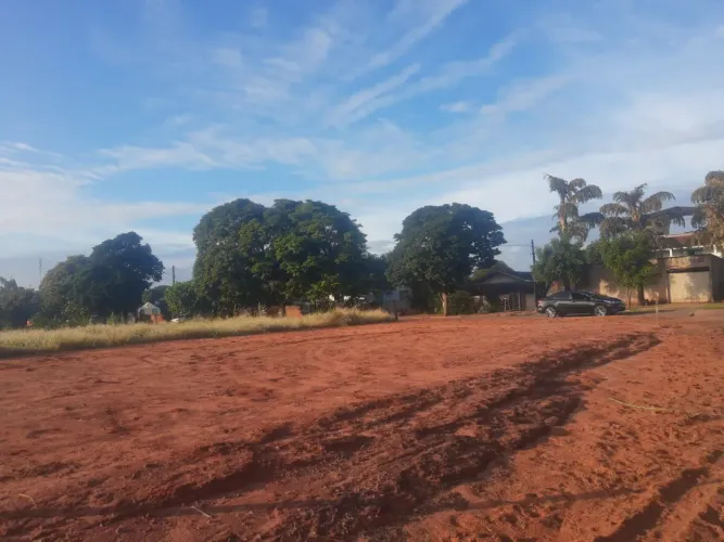 VENDO TERRENO DE ESQUINA OTIMA LOCALIZAÇÃO EM TAPIRA-PR ( VI792 )